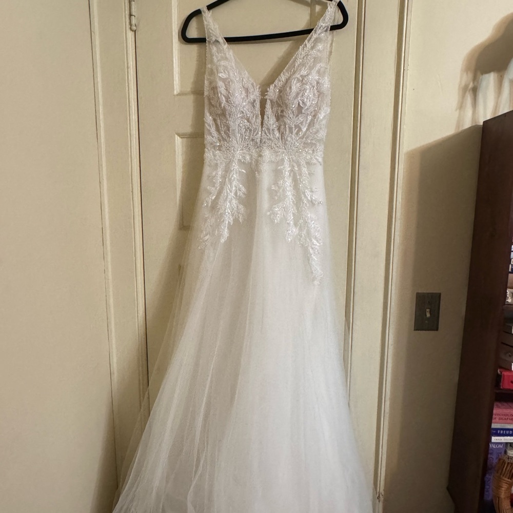 LunaNovias Elegant White Lace Wedding Dress